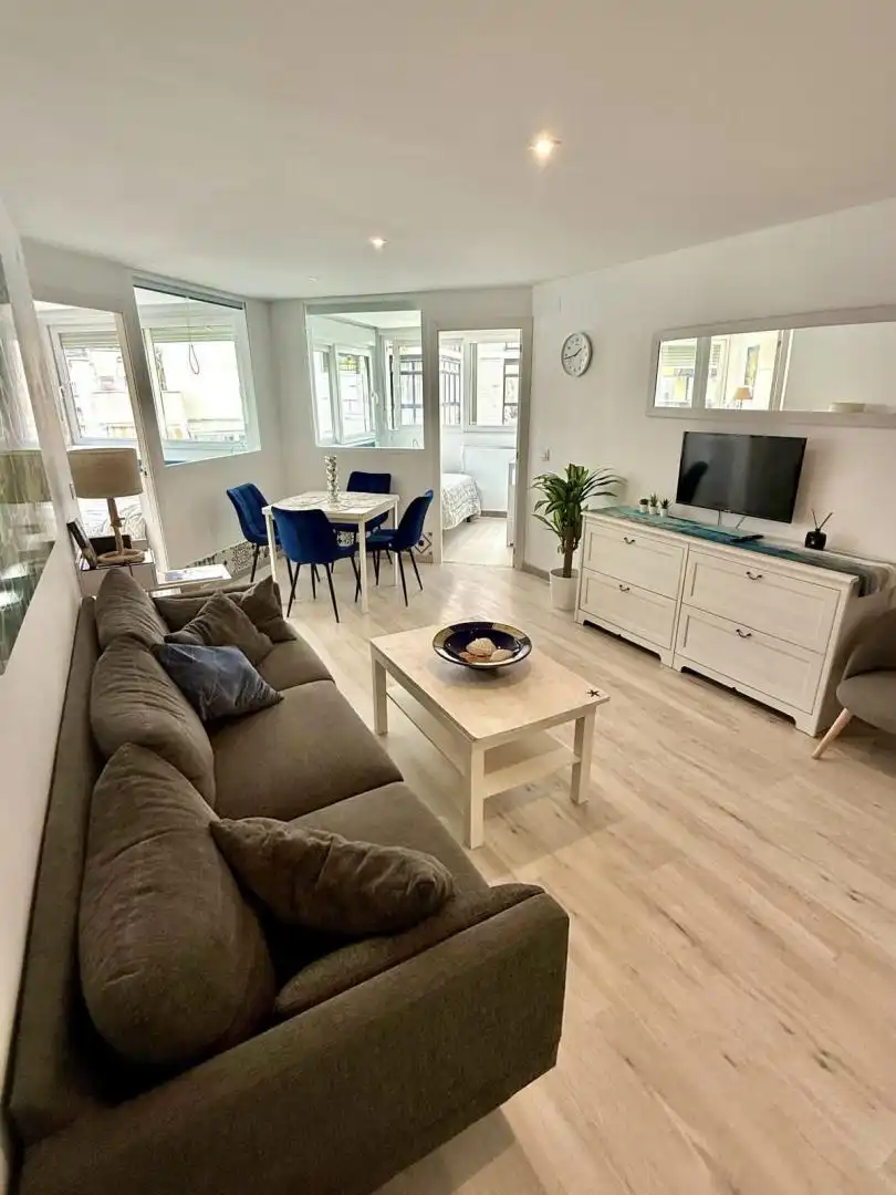 Flat for sale in Avenida Duque de Ahumada, 11, Playa Bajadilla - Puertos Living room of Flat for sale in Marbella with Air Conditioner, Terrace and Swimming Pool