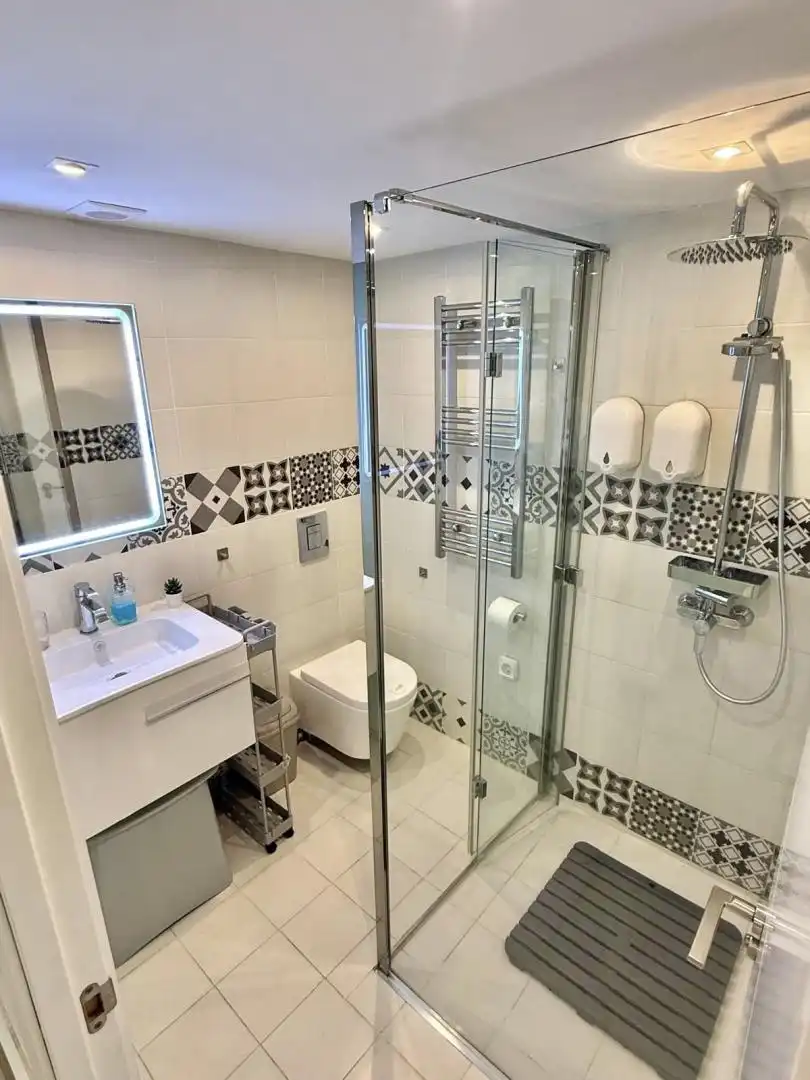 Flat for sale in Avenida Duque de Ahumada, 11, Playa Bajadilla - Puertos Bathroom of Flat for sale in Marbella with Air Conditioner, Terrace and Swimming Pool