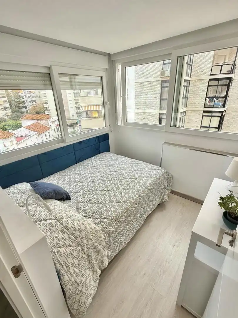 Flat for sale in Avenida Duque de Ahumada, 11, Playa Bajadilla - Puertos Bedroom of Flat for sale in Marbella with Air Conditioner, Terrace and Swimming Pool