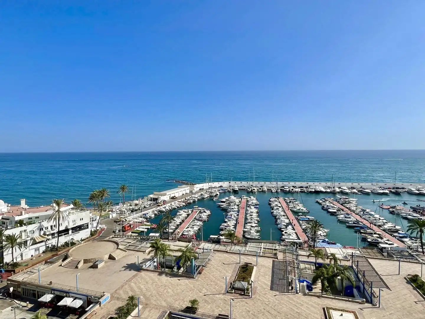 Flat for sale in Avenida Duque de Ahumada, 11, Playa Bajadilla - Puertos Terrace of Flat for sale in Marbella with Air Conditioner, Terrace and Swimming Pool