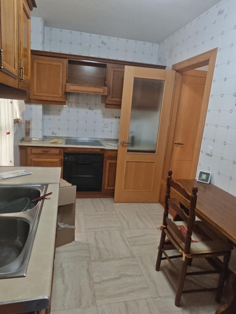 Pis en venda a Calle Federico Mayo, 3, Linarejos Cuina de Pis en venda en Linares amb Parquet, Moblat i Forn