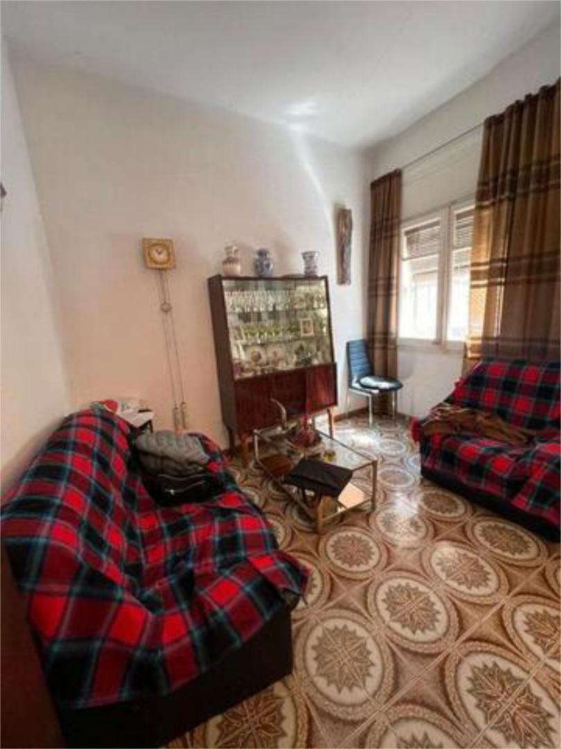 Sala d'estar de Pis en venda en L'Hospitalet de Llobregat amb Terrassa i Traster