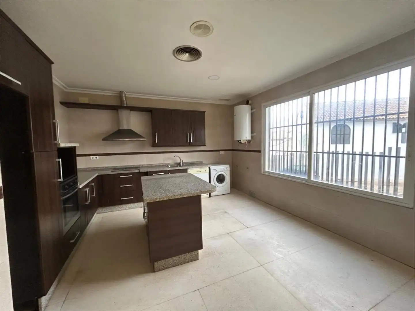 Piso en venta en Calle Puerta de Aguilar, 12, Montilla Cocina de Piso en venta en Montilla con Aire acondicionado y Calefacción