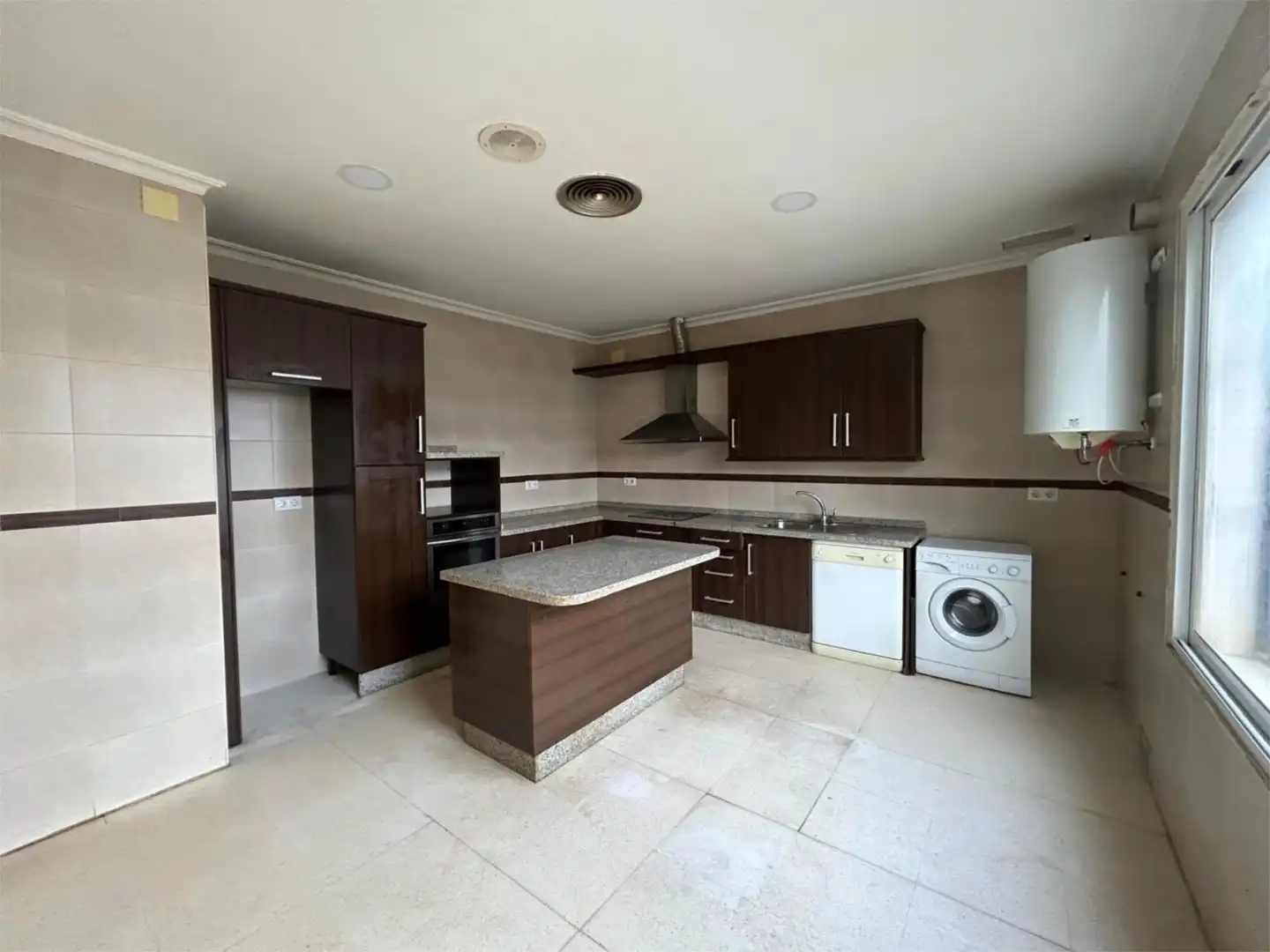 Piso en venta en Calle Puerta de Aguilar, 12, Montilla Cocina de Piso en venta en Montilla con Aire acondicionado y Calefacción