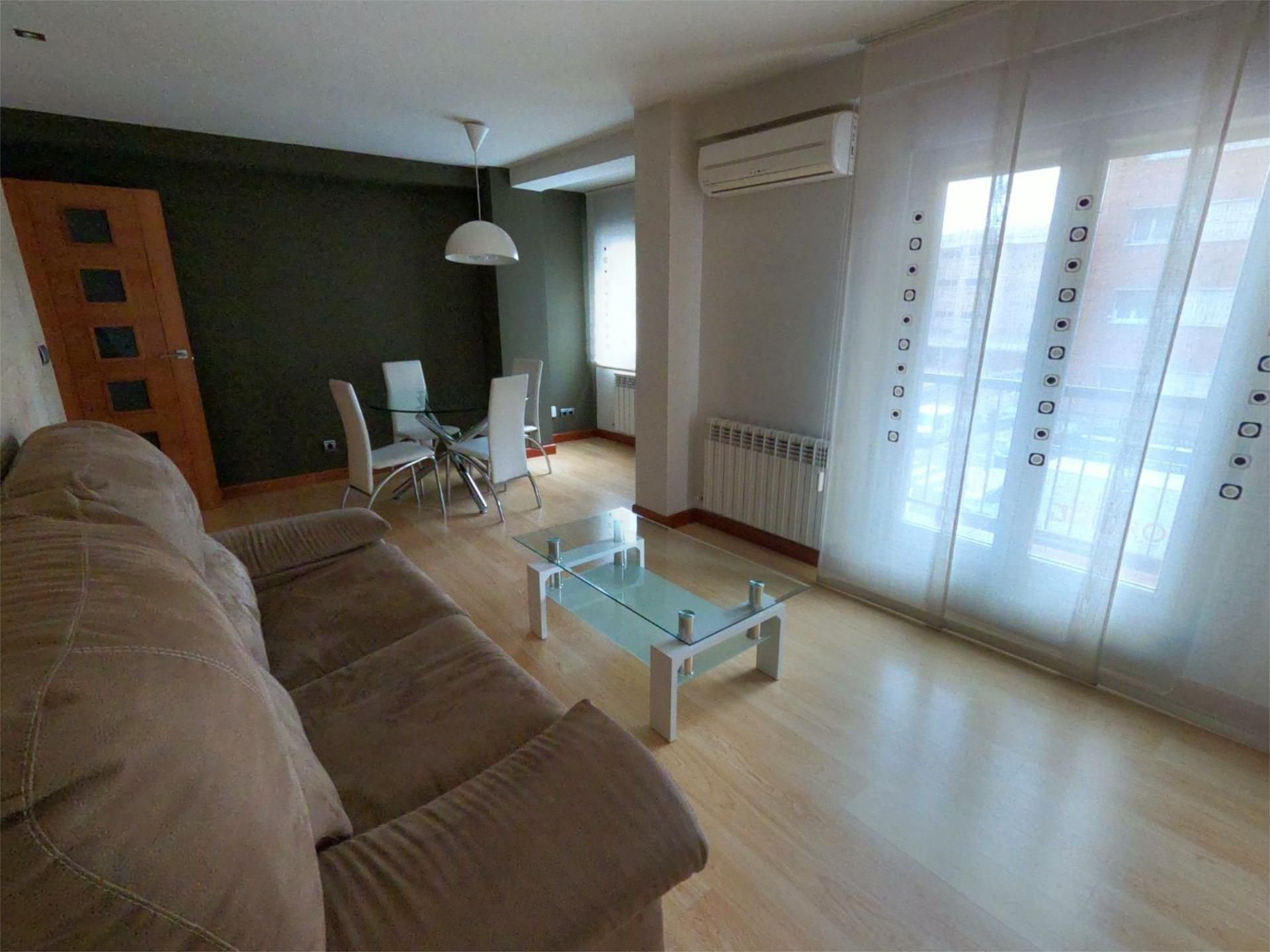 Living room of Flat to rent in Salamanca Capital  with Air Conditioner, Heating and Parquet flooring