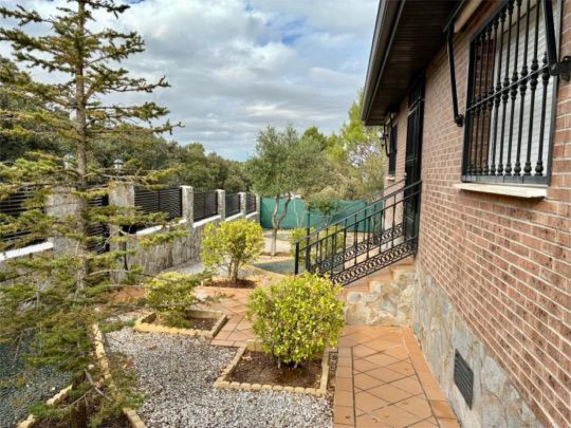 Exterior view of Single-family semi-detached for sale in Albalate de Zorita  with Heating, Private garden and Terrace