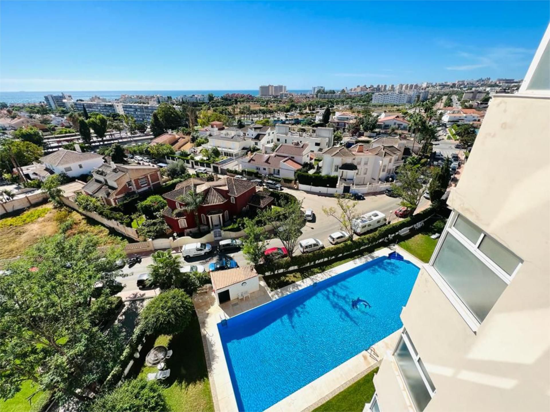 Pis en venda a Calle Sardinero, 18, Los Álamos Vista exterior de Pis en venda en Torremolinos amb Aire condicionat, Piscina i Moblat