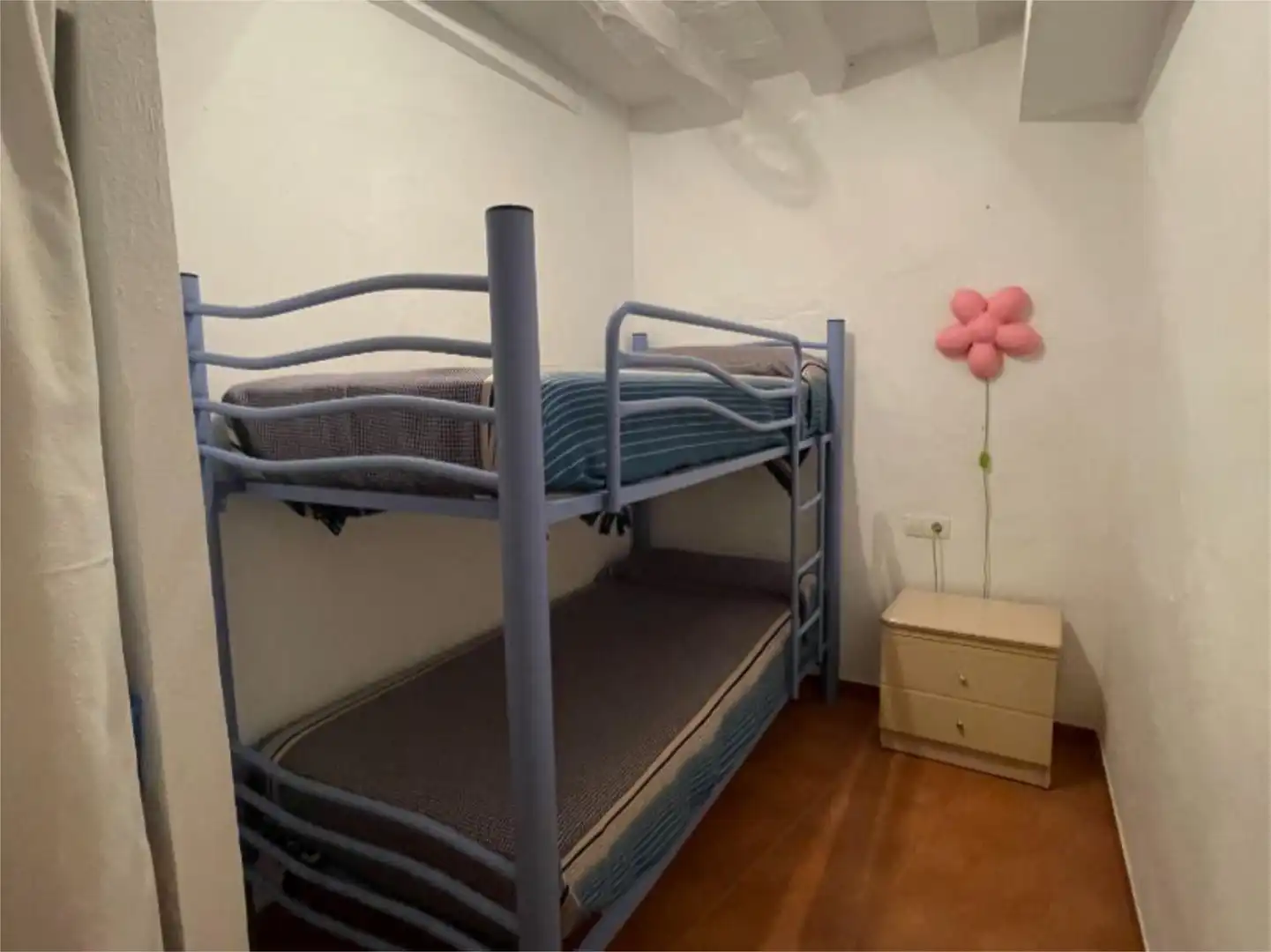Casa adosada en venta en Alpujarra de la Sierra Habitación de Casa adosada en venta en Alpujarra de la Sierra con Terraza
