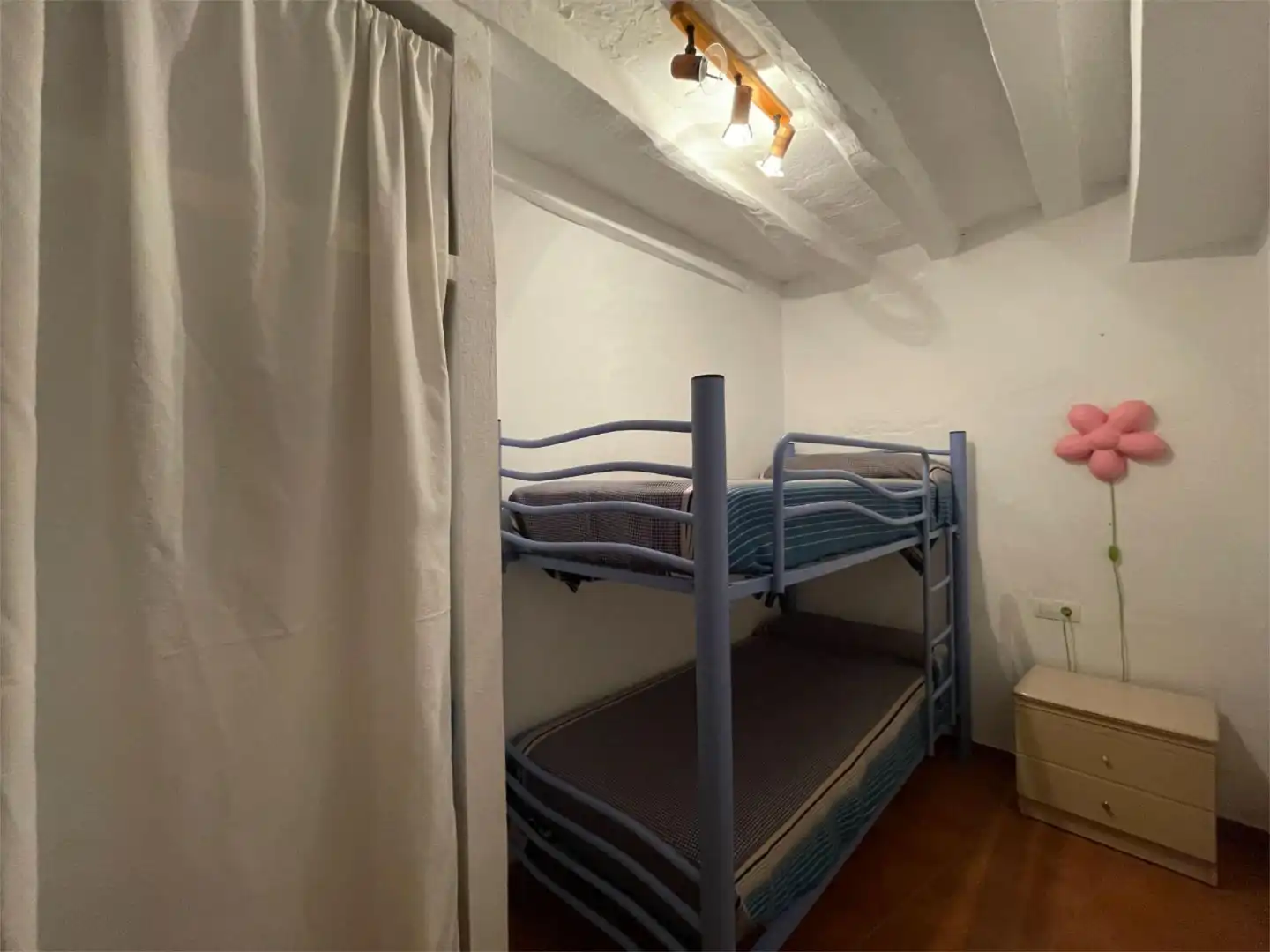 Casa adosada en venta en Alpujarra de la Sierra Habitación de Casa adosada en venta en Alpujarra de la Sierra con Terraza