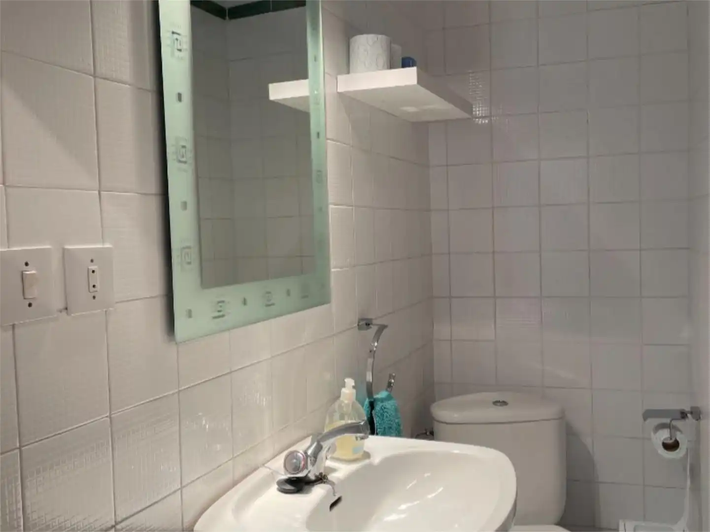 Casa adosada en venta en Alpujarra de la Sierra Baño de Casa adosada en venta en Alpujarra de la Sierra con Terraza