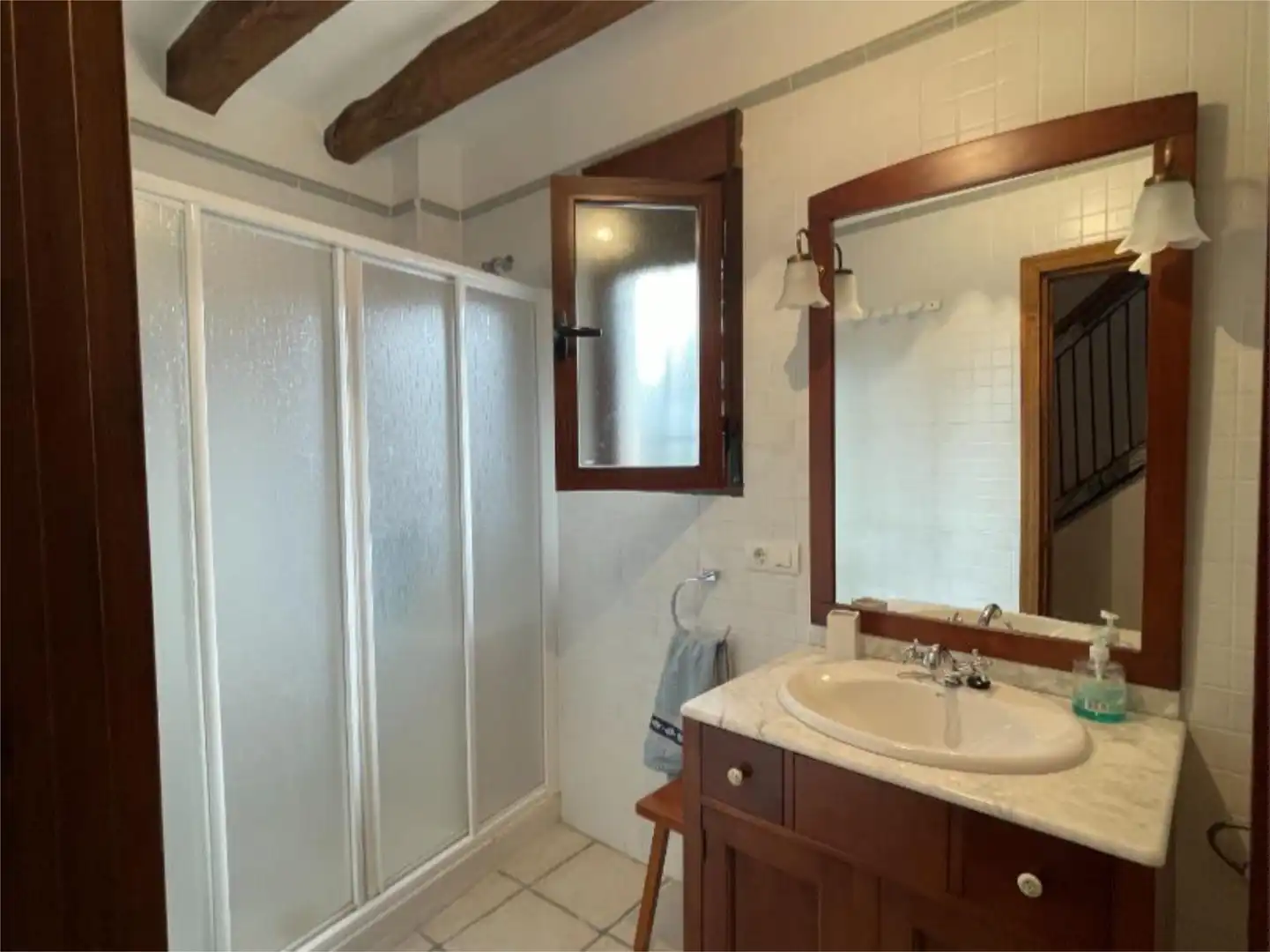 Casa adosada en venta en Alpujarra de la Sierra Baño de Casa adosada en venta en Alpujarra de la Sierra con Terraza