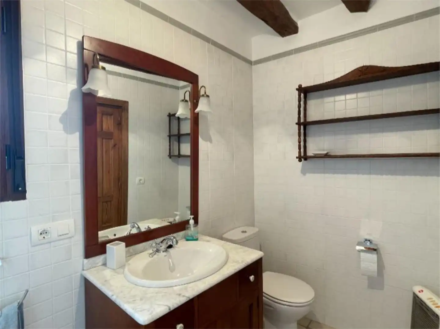 Casa adosada en venta en Alpujarra de la Sierra Baño de Casa adosada en venta en Alpujarra de la Sierra con Terraza