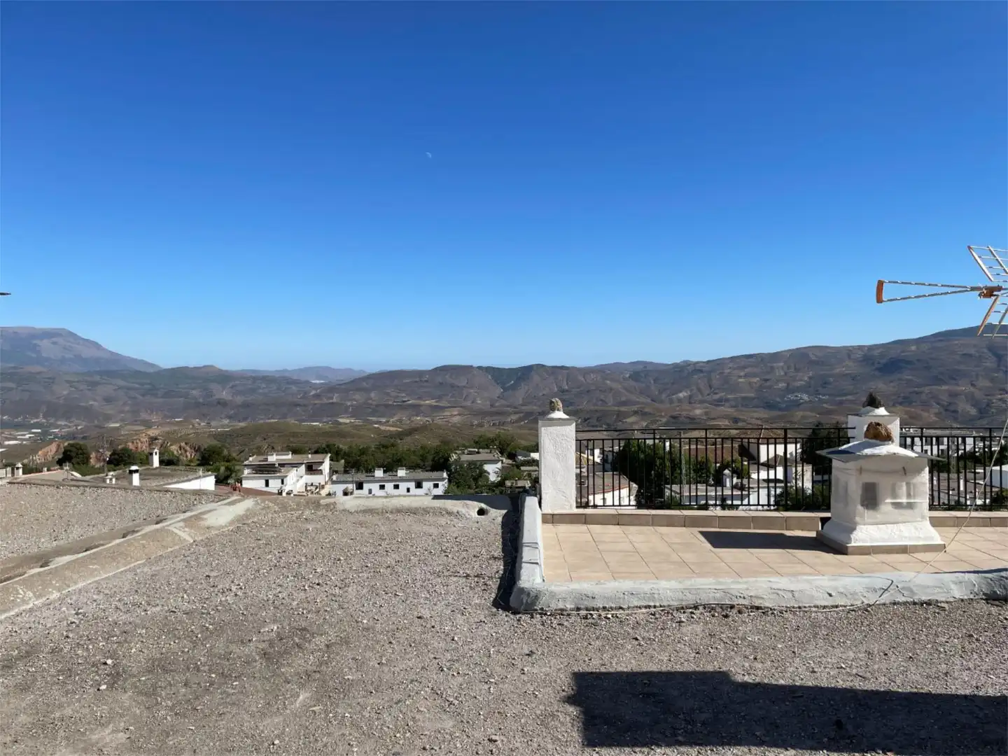 Casa adosada en venta en Alpujarra de la Sierra Vista exterior de Casa adosada en venta en Alpujarra de la Sierra con Terraza