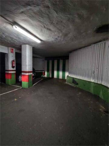 Garaje en Alquiler en Milán - Pumarín