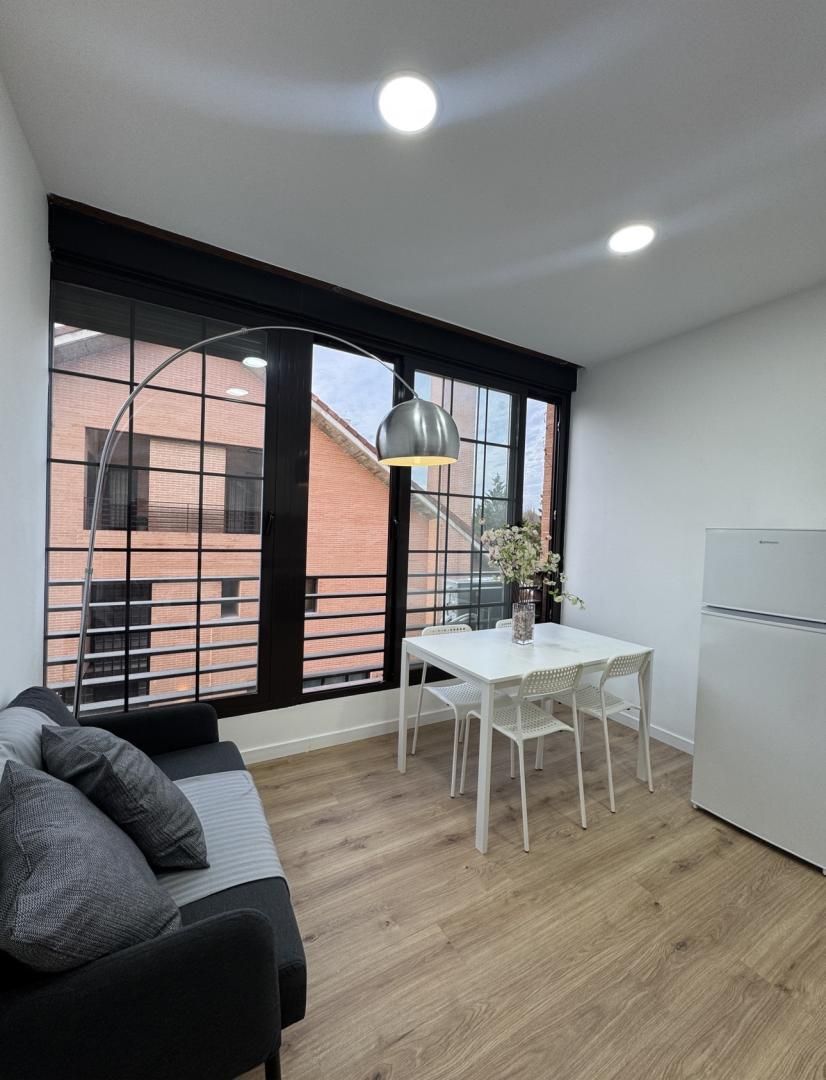 Exterior view of Flat to rent in  Madrid Capital  with Air Conditioner, Private garden and Parquet flooring