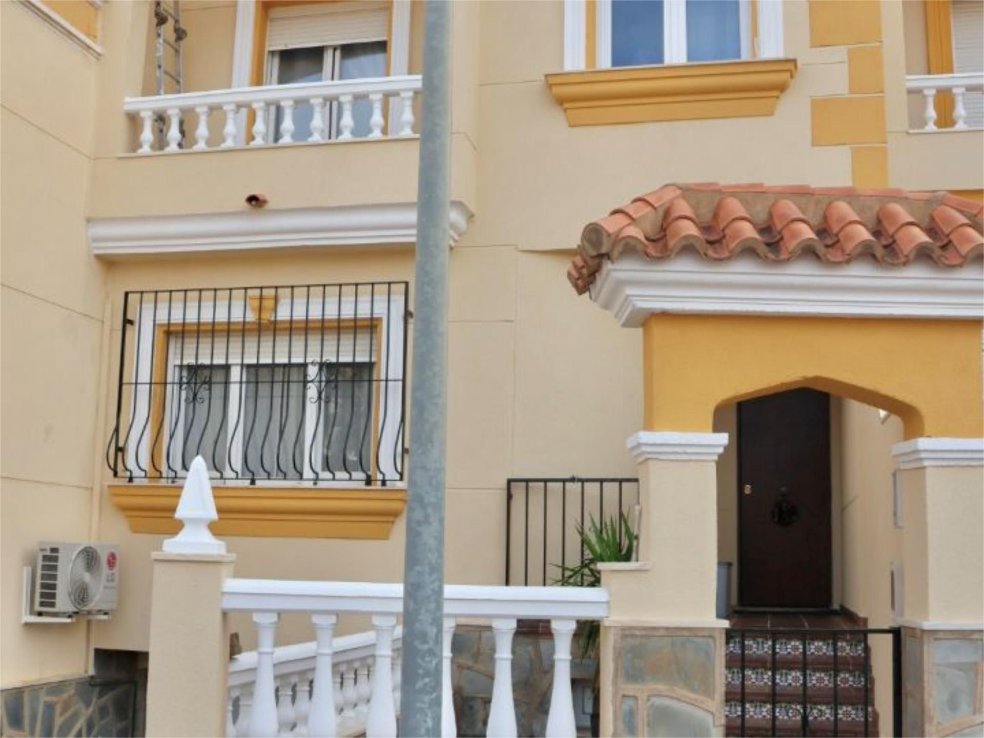 Casa adosada en venda a Calle Calvario, Benahadux Vista exterior de Casa adosada en venda en Benahadux amb Aire condicionat, Calefacció i Terrassa