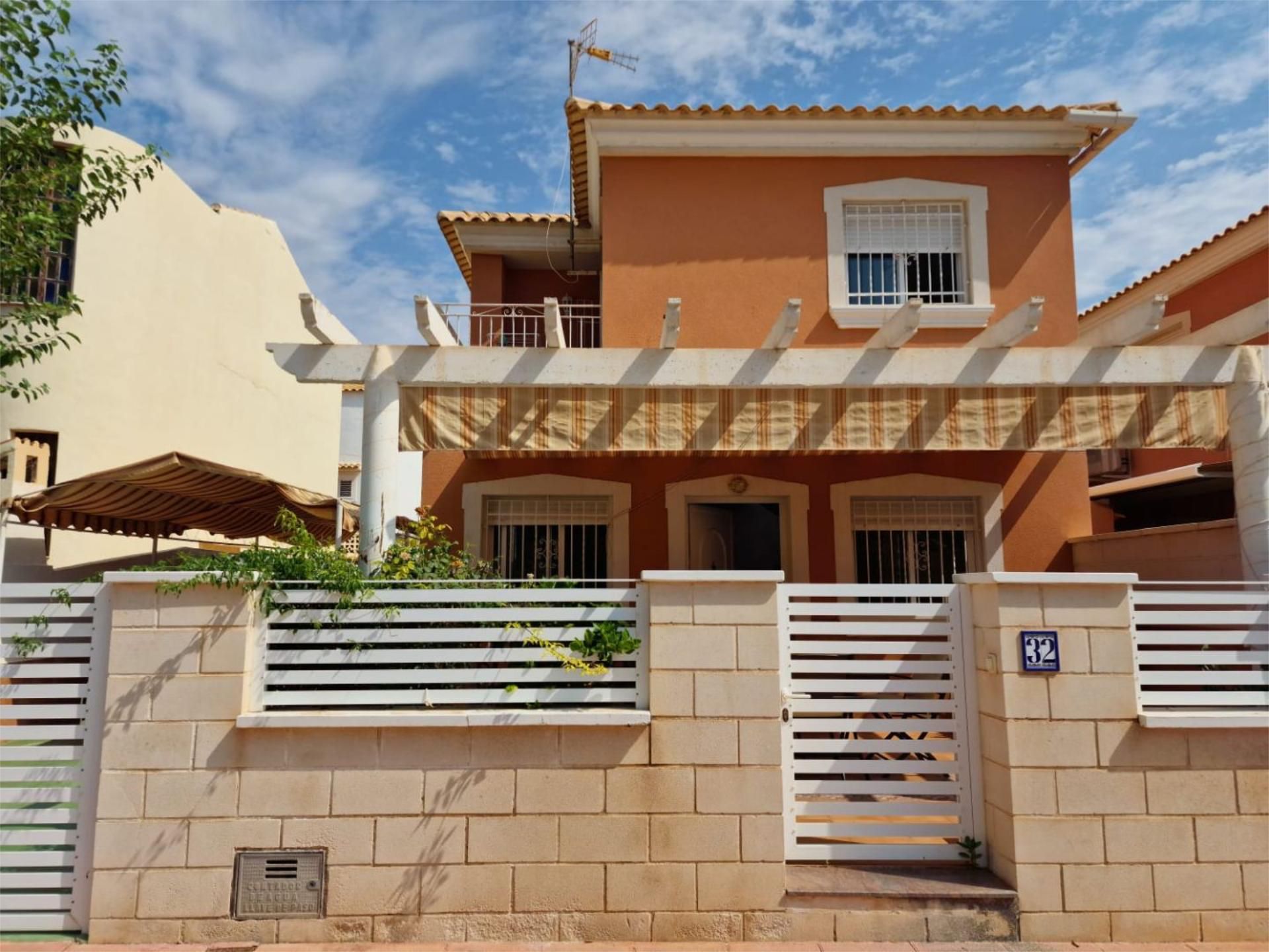 Vista exterior de Piso de alquiler en Mazarrón con Aire acondicionado, Jardín privado y Terraza