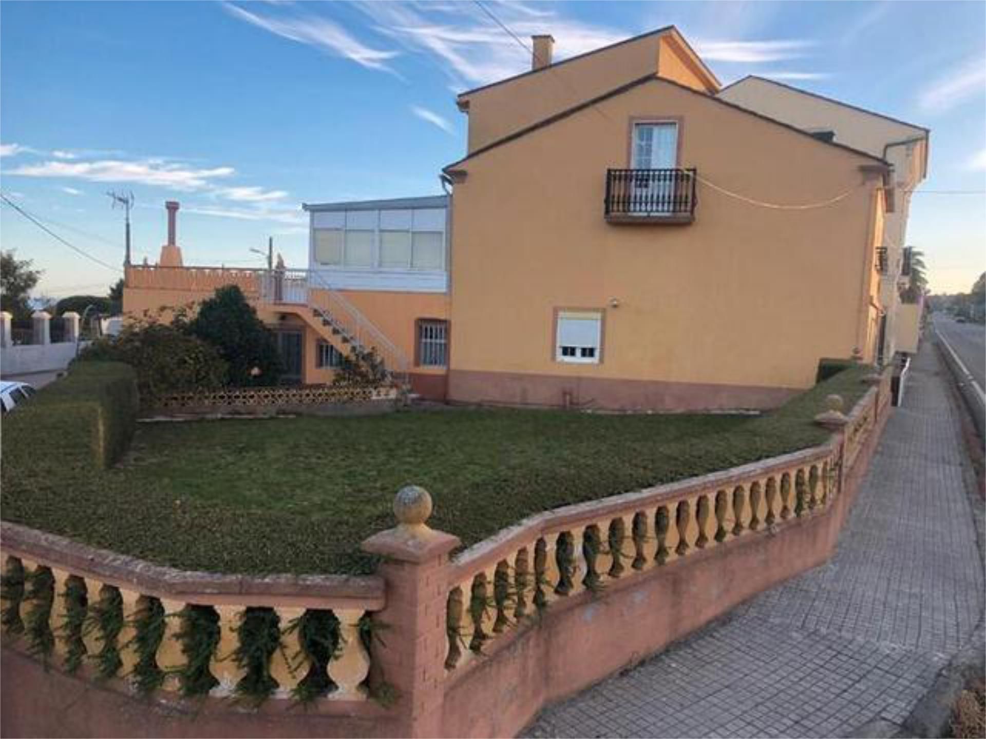 Single-family semi-detached for sale in Barreiros