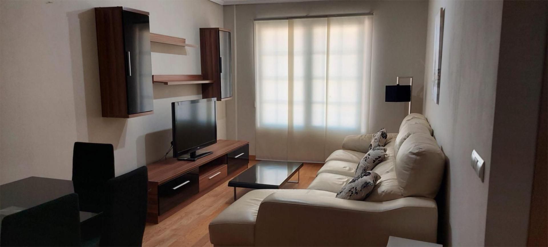 Living room of Flat to rent in Ponferrada  with Heating, Parquet flooring and Storage room