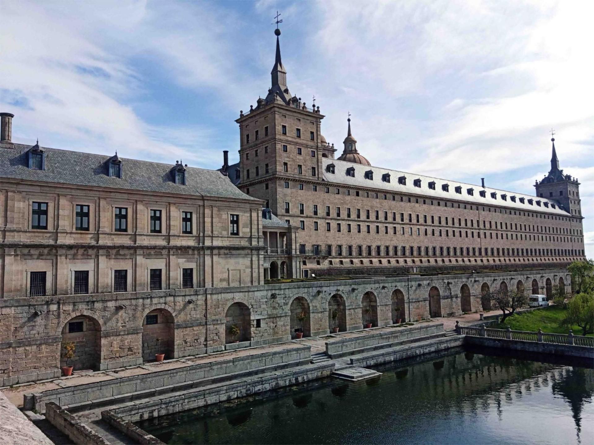 Exterior view of Flat to rent in San Lorenzo de El Escorial  with Heating, Private garden and Parquet flooring