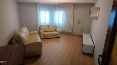 Foto 2 de Piso de alquiler en Lugones, Siero