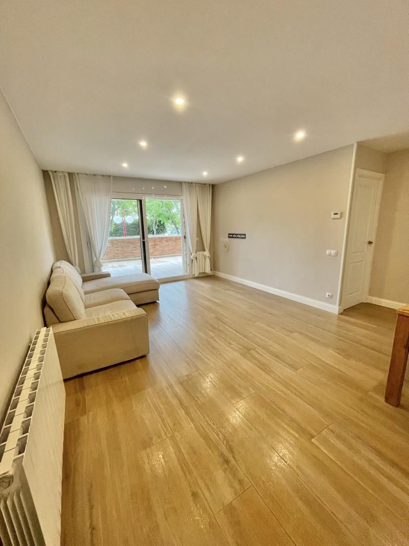 Living room of Flat to rent in Castelldefels  with Air Conditioner, Terrace and Swimming Pool