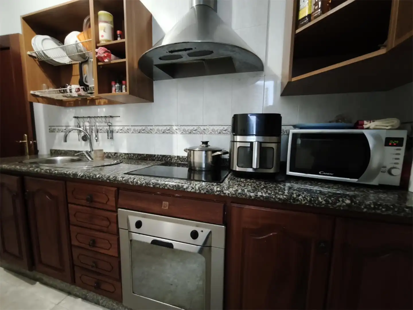 Piso en venta en Calle Zzz, 28, San Francisco Javier - Argana Baja Cocina de Piso en venta en Arrecife con Horno y Microondas