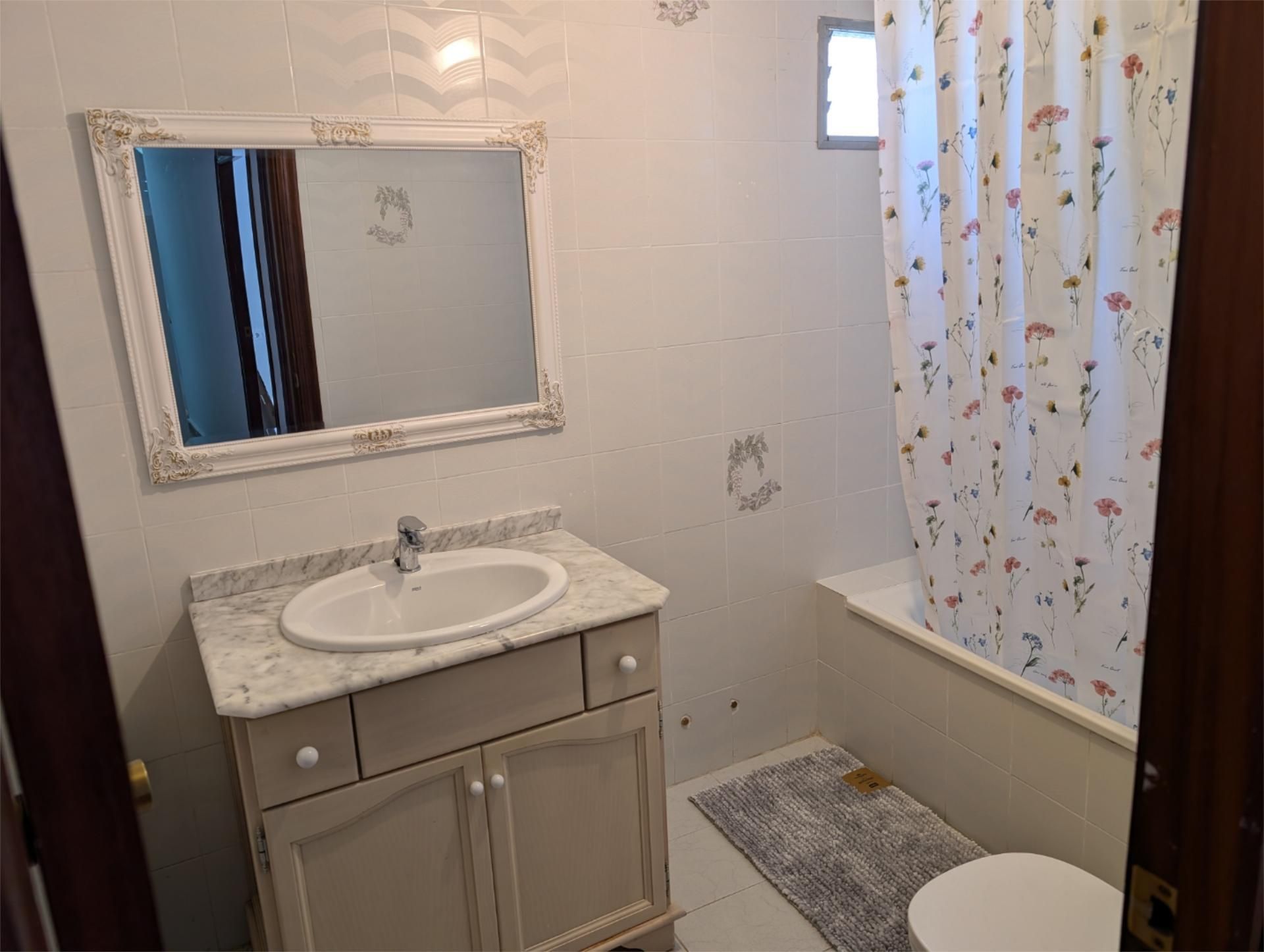 Bathroom of Flat to rent in L'Énova  with Oven and Washing machine