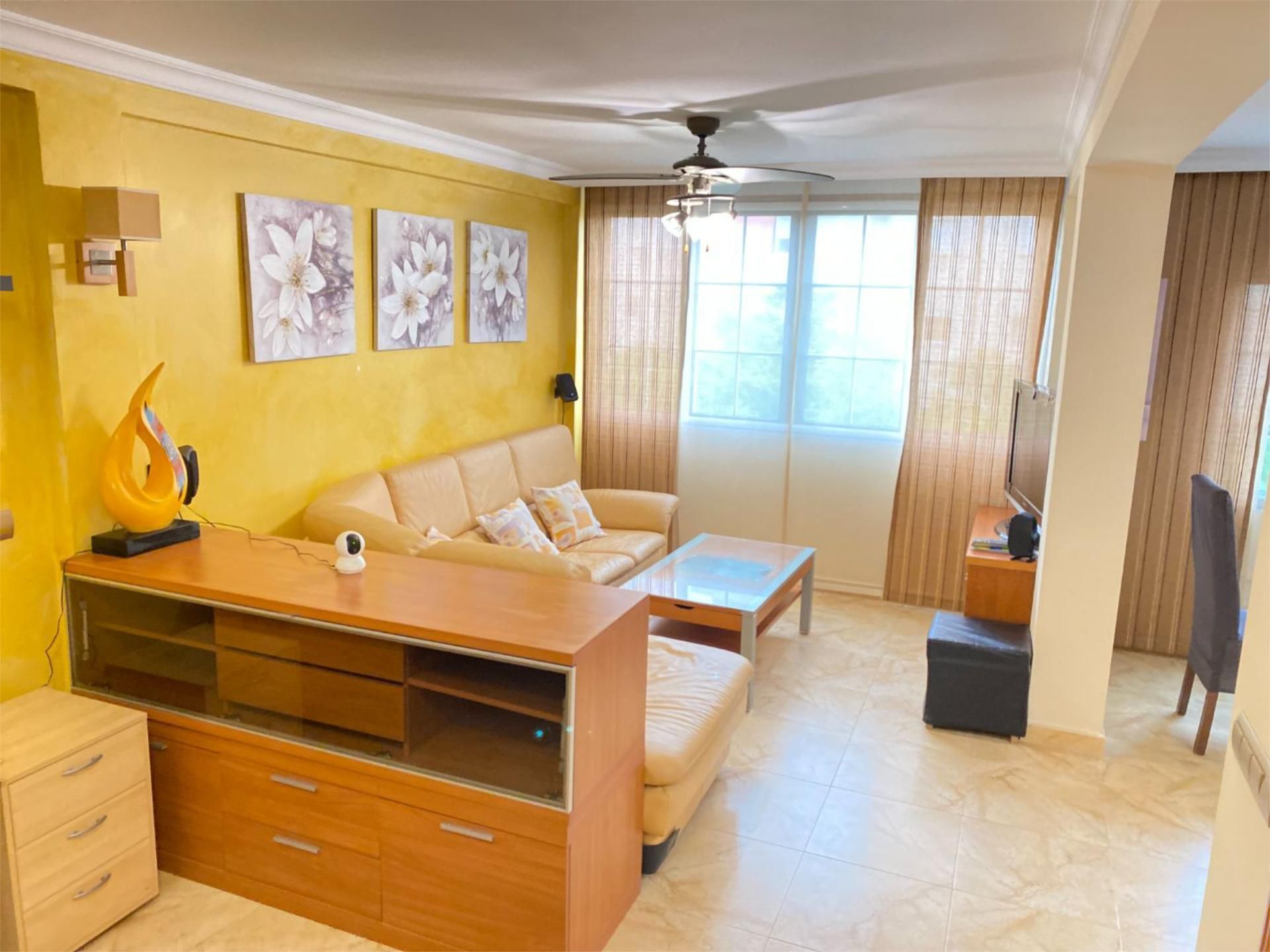 Pis en venda a Avenida de Mijas, 21, Centro ciudad Sala d'estar de Pis en venda en Fuengirola amb Aire condicionat i Terrassa