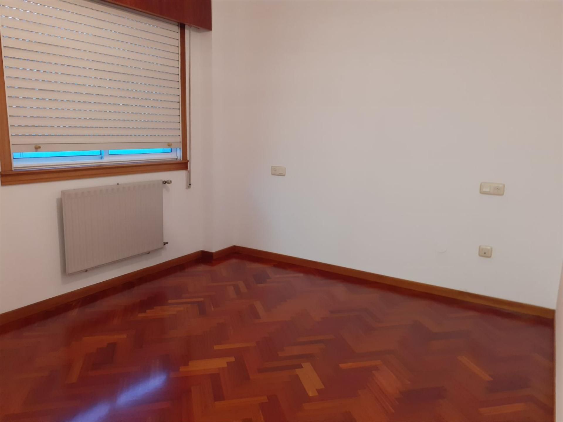 Bedroom of Flat to rent in Culleredo  with Heating, Parquet flooring and Storage room