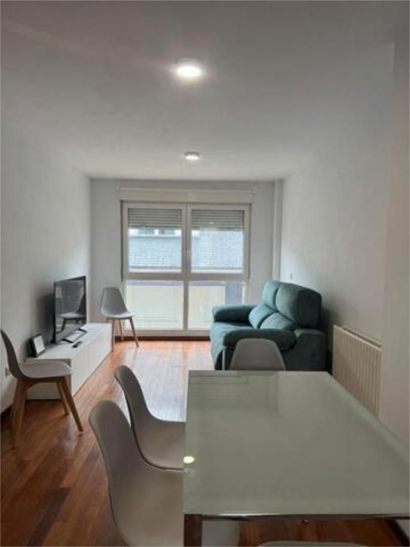 Single-family semi-detached to rent in Mortera