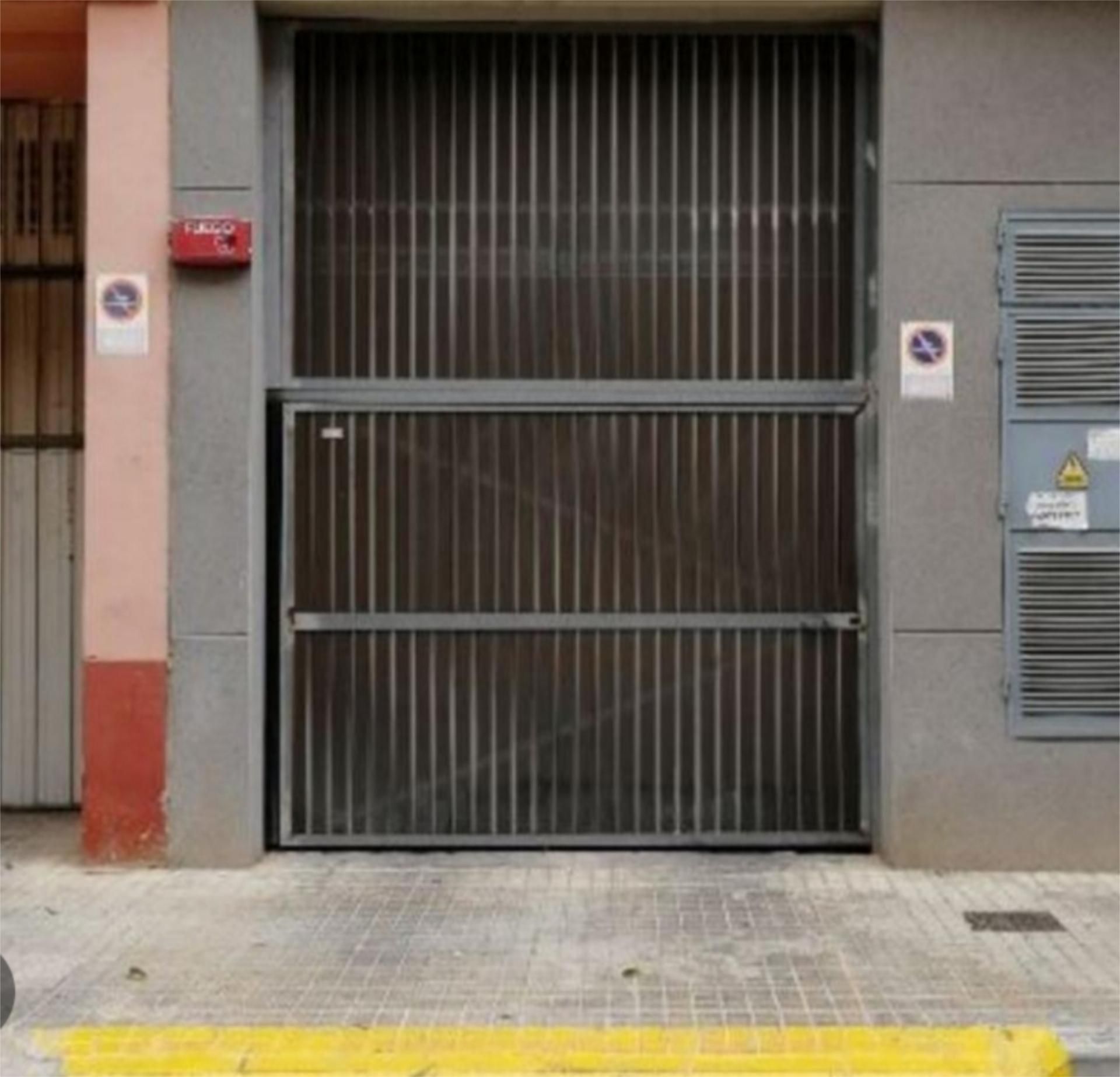 Außenansicht von Garage miete in Silla