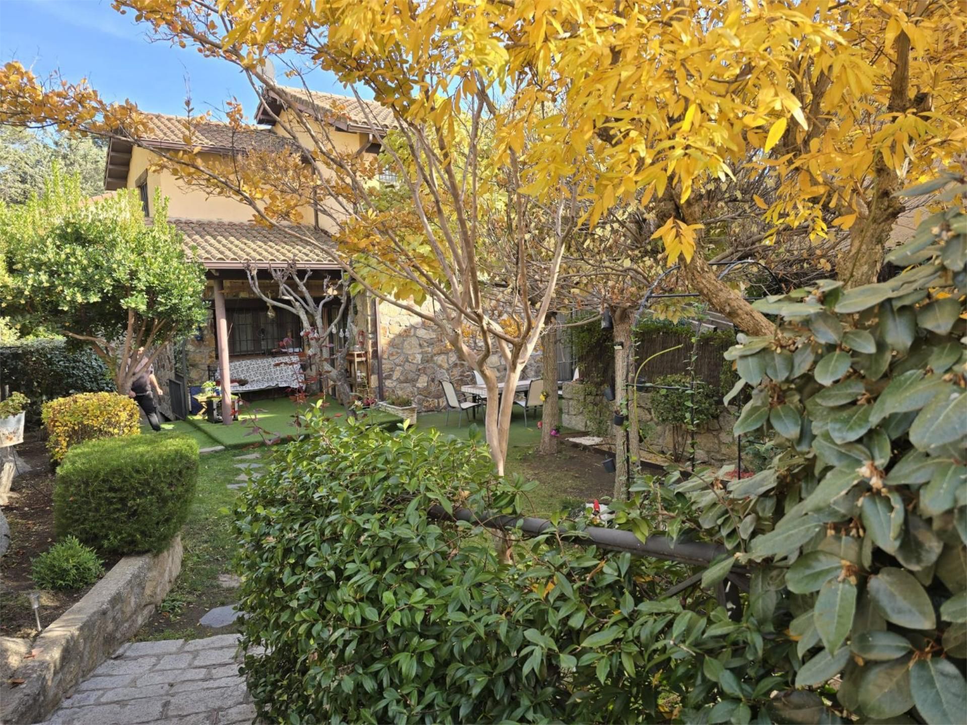 Jardí de Casa o xalet en venda en Zarzalejo amb Aire condicionat, Calefacció i Jardí privat