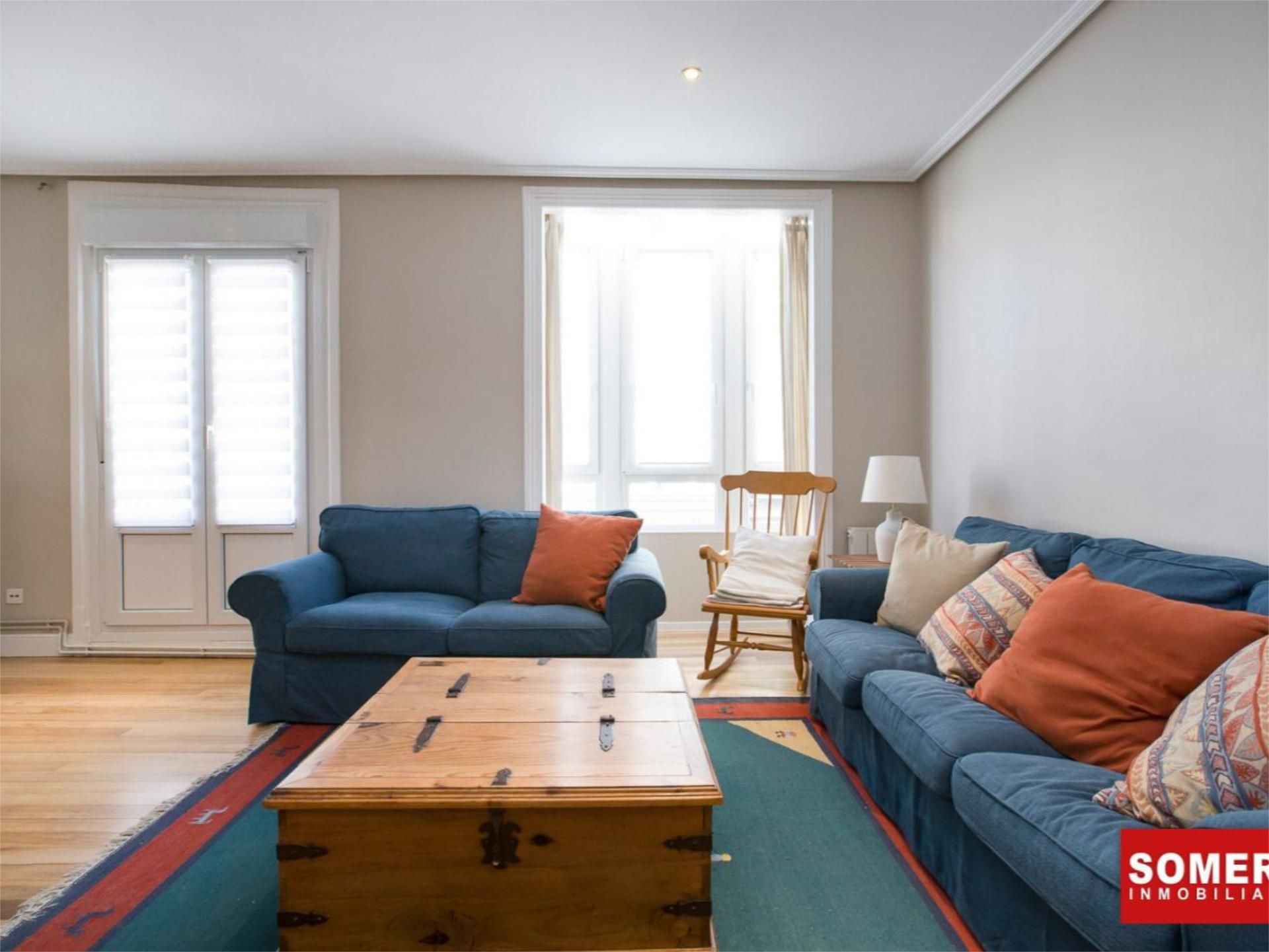 Sala d'estar de Pis en venda en Bilbao  amb Balcó