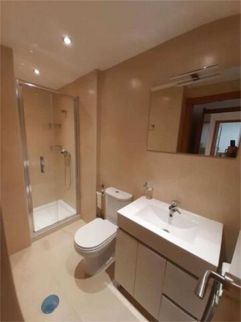 Bany de Pis de lloguer en Lalín amb Calefacció, Traster i Moblat