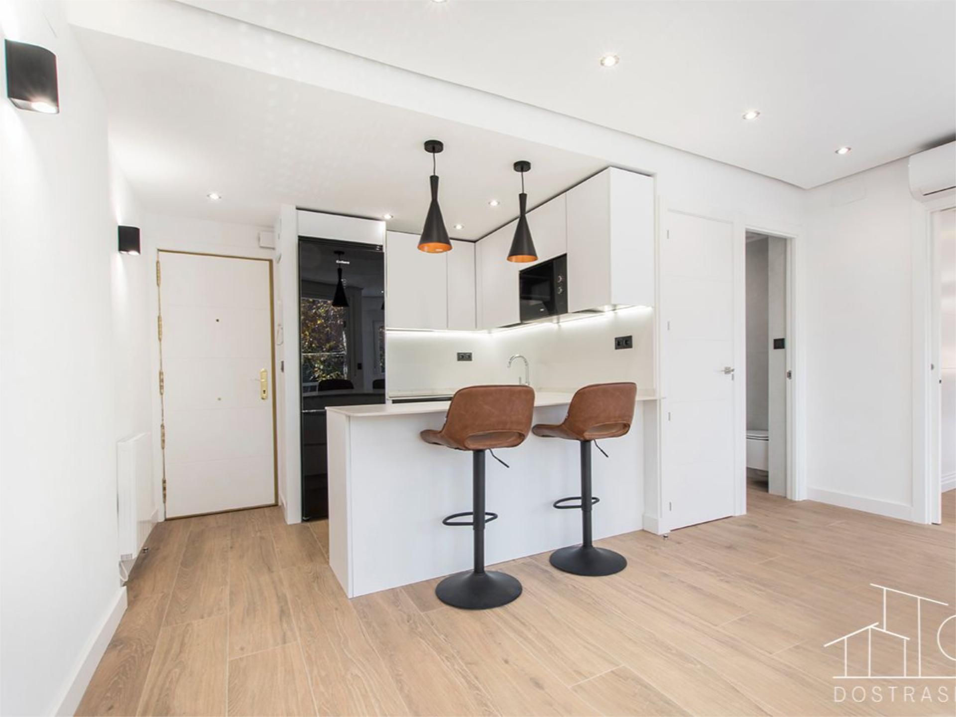 Cuina de Pis de lloguer en  Madrid Capital amb Aire condicionat, Calefacció i Jardí privat