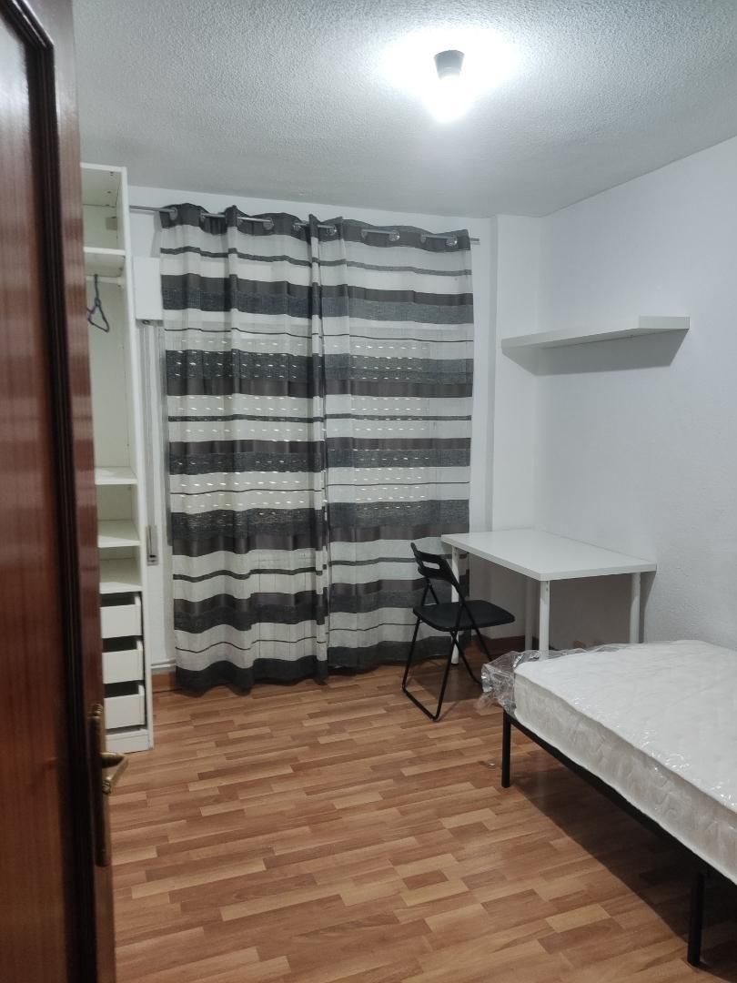 Pis per a compartir a Calle Sahagún, 18, Bellavistas - Hipercor