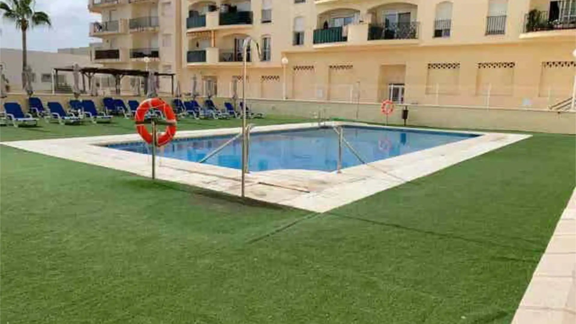 Piscina de Piso en venta en Lucena