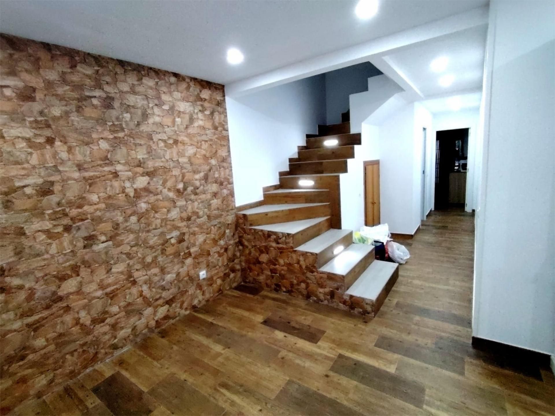 Single-family semi-detached for sale in Navas del Rey  with Air Conditioner