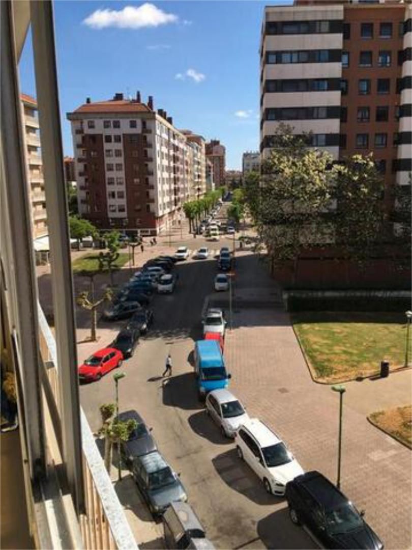 Flat to rent in Los Vadillos - R. Sanitaria - Pozanos