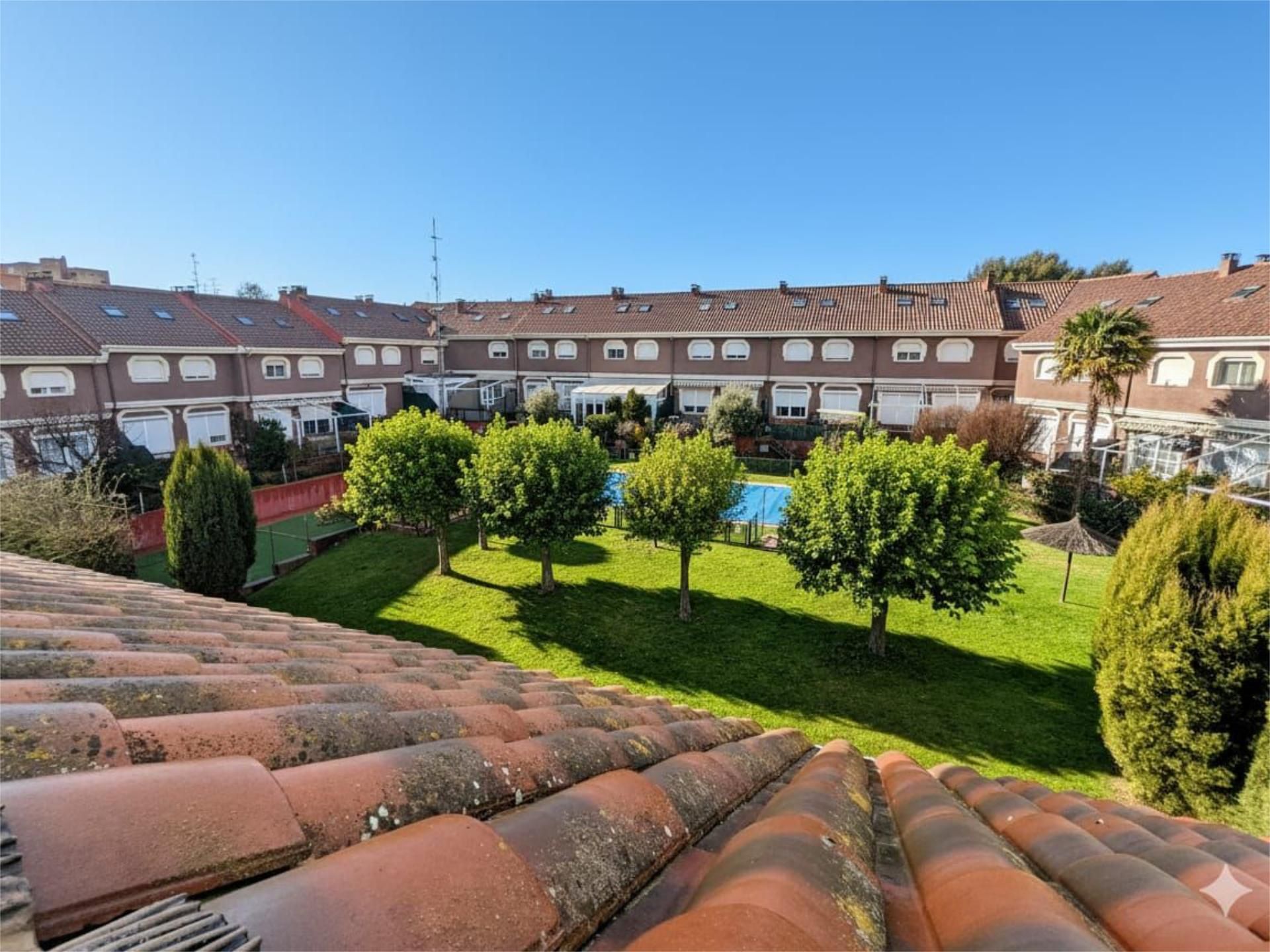 Jardí de Casa o xalet en venda en Guadalajara Capital amb Aire condicionat, Calefacció i Jardí privat