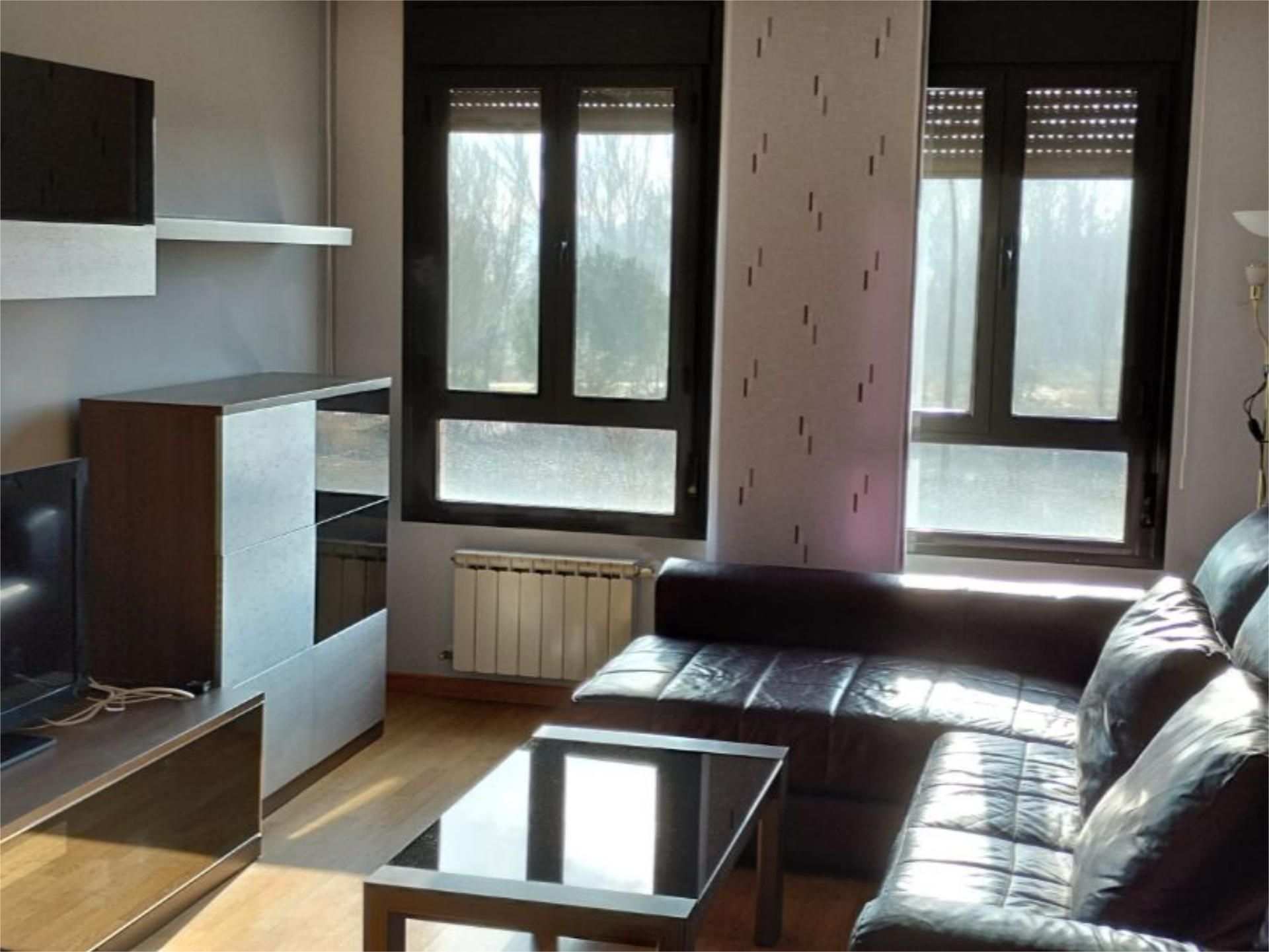 Sala d'estar de Pis de lloguer en Cuenca Capital amb Calefacció, Parquet i Moblat