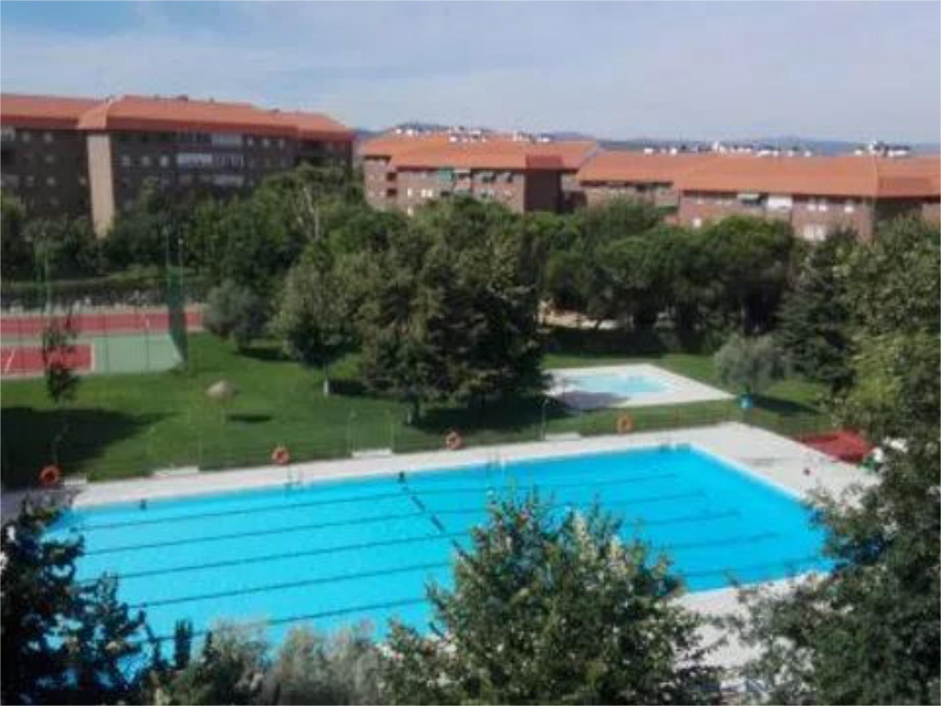 Piscina de Pis de lloguer en Colmenar Viejo amb Terrassa i Piscina