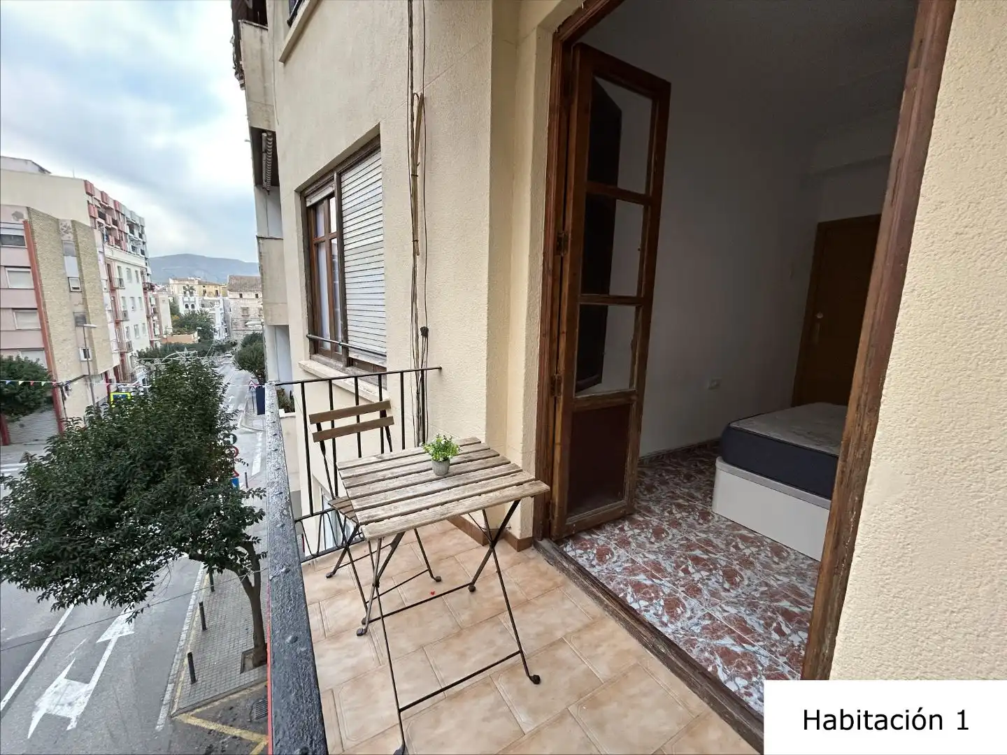 Room in Avinguda del Comte de Torrefiel, 23, El Llombo Balcony of Flat for share in Ontinyent with Terrace, Storage room and Furnished