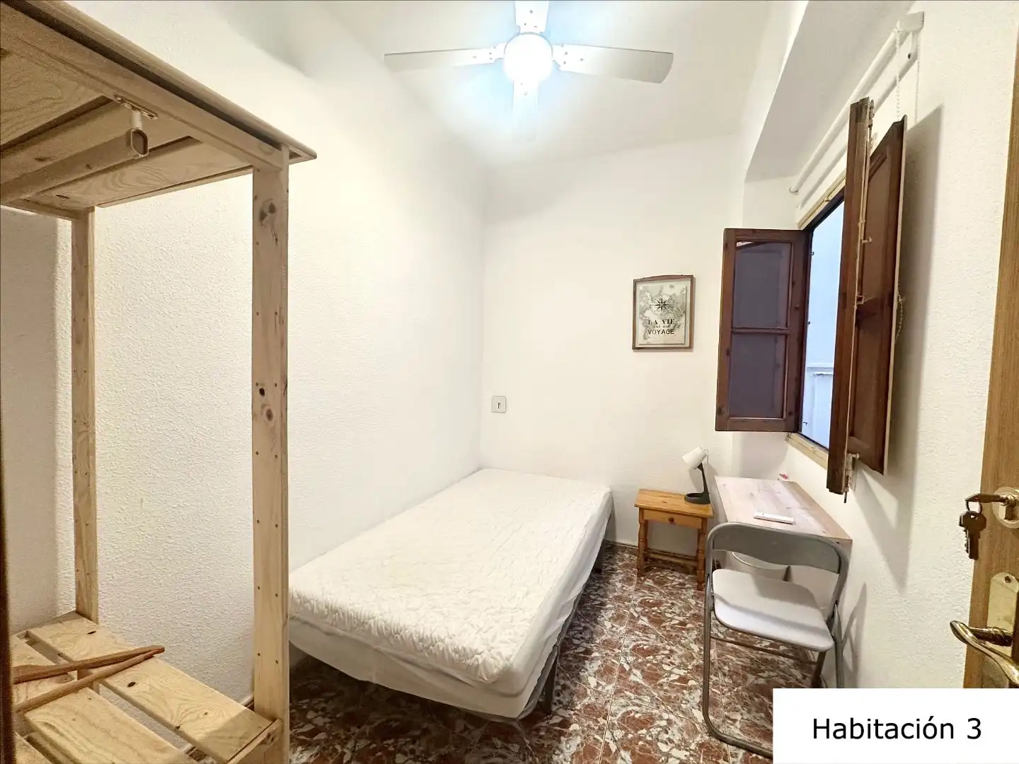 Room in Avinguda del Comte de Torrefiel, 23, El Llombo Bedroom of Flat for share in Ontinyent with Terrace, Storage room and Furnished