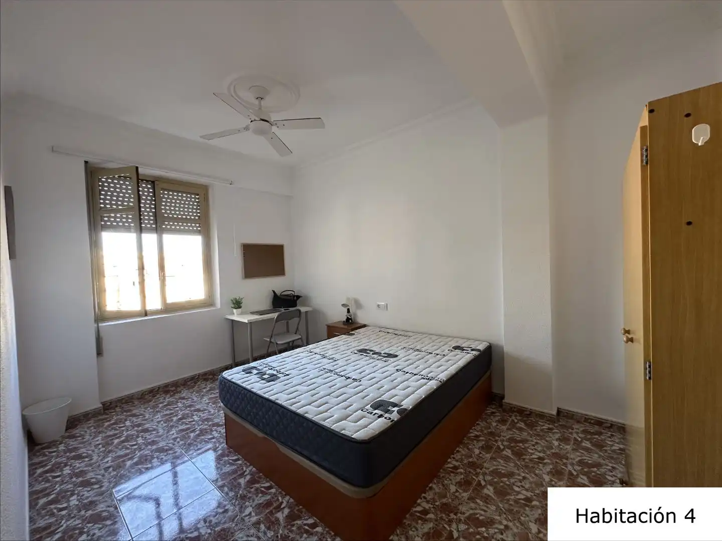 Room in Avinguda del Comte de Torrefiel, 23, El Llombo Bedroom of Flat for share in Ontinyent with Terrace, Storage room and Furnished