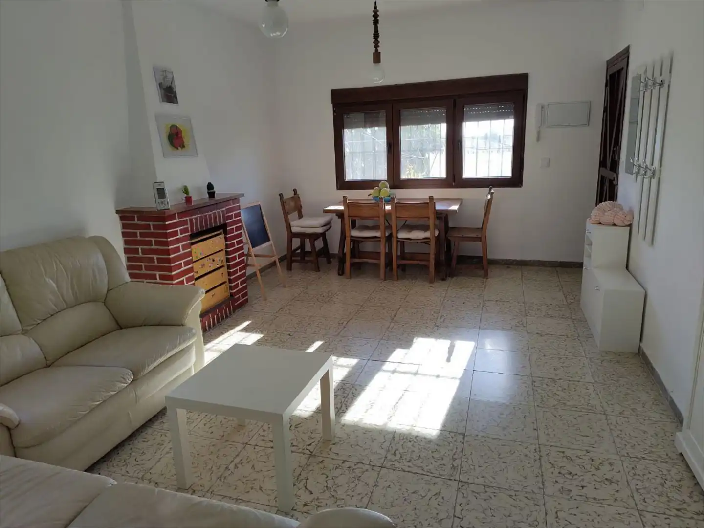Piso en venta en Calle los Plátanos, 4, Cotobro Sala de estar de Piso en venta en Almuñécar con Aire acondicionado, Calefacción y Jardín privado