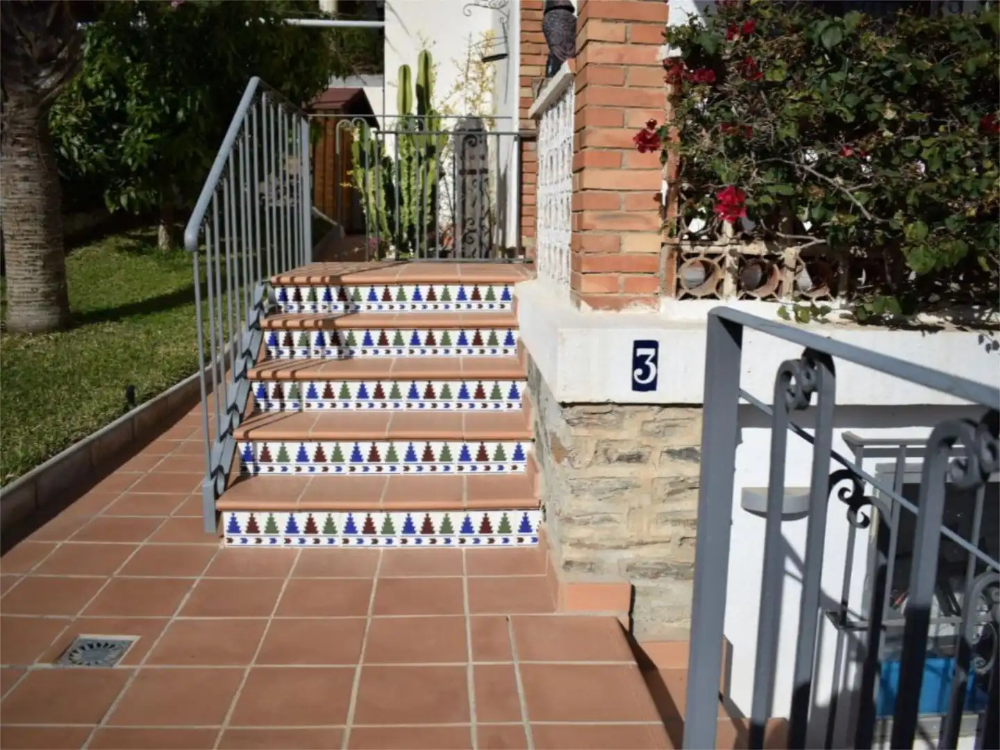 Piso en venta en Calle los Plátanos, 4, Cotobro Vista exterior de Piso en venta en Almuñécar con Aire acondicionado, Calefacción y Jardín privado