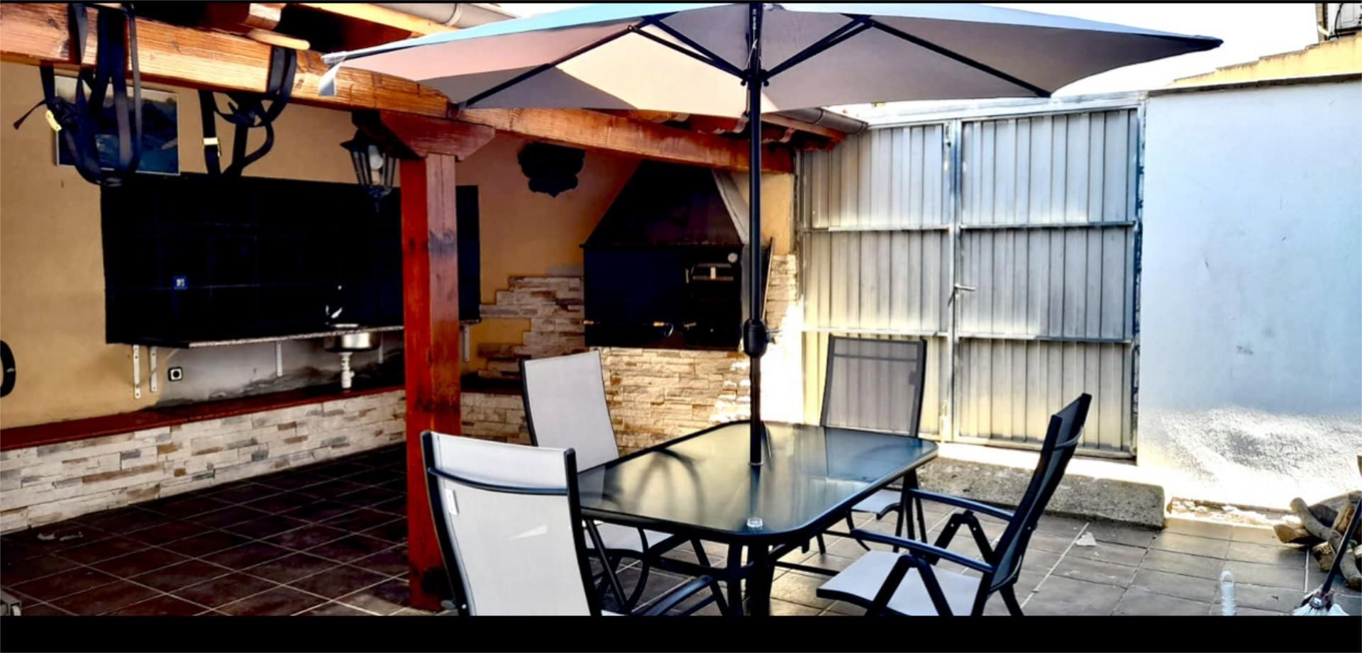 Terrassa de Planta baixa per a compartir en  Pamplona / Iruña amb Calefacció, Jardí privat i Parquet