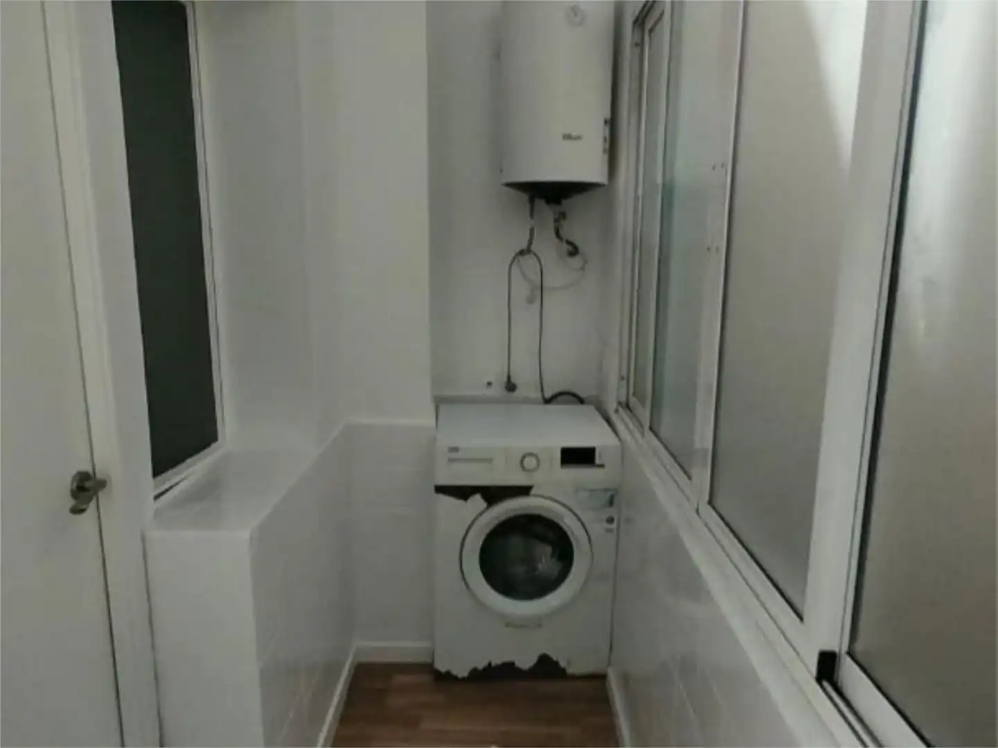 Bathroom of Flat for sale in Algeciras  with Parquet flooring and Furnished